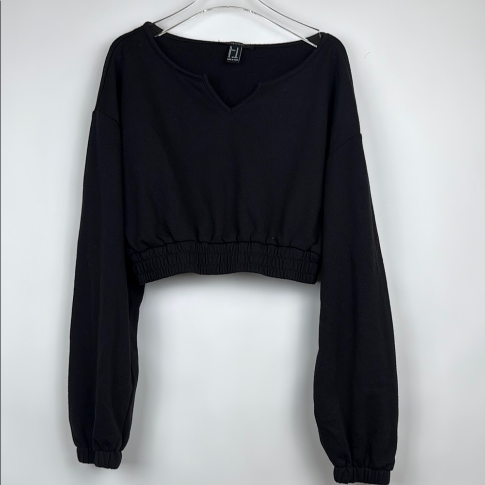 Forever 21 Cropped Sweatshirt Womens Black Half Sweater Crop Top Shirt Size M